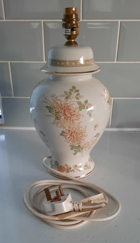 Vintage white floral - m, &