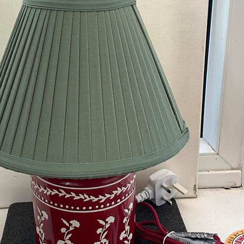 Tablelamp red floral - m&s.,